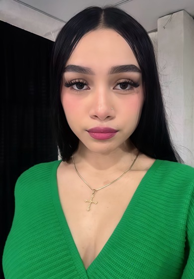 Mía — featured profile